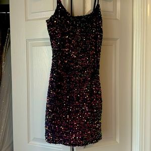 Black mini dress. Sequin. Irradescant